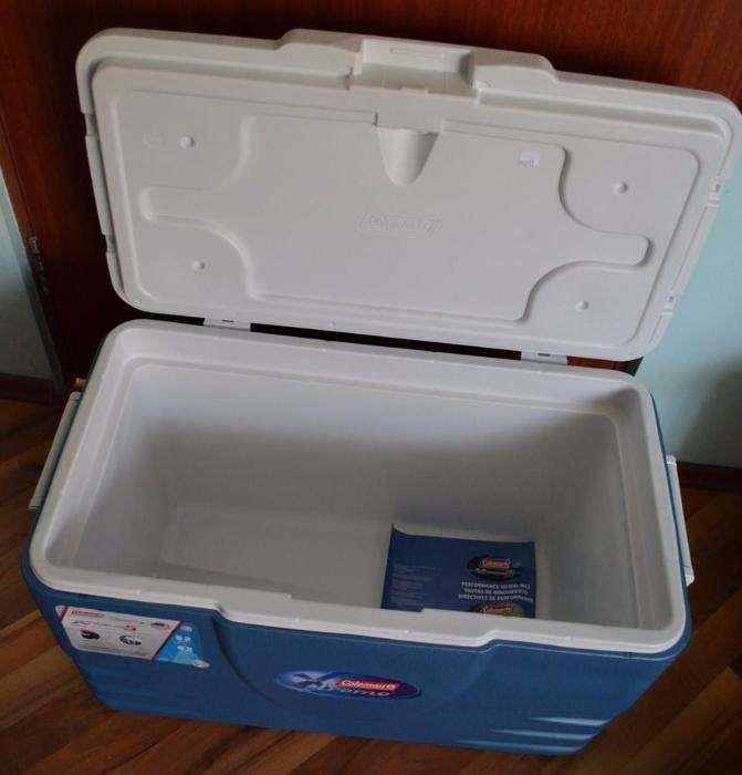  - 18455387121000x700lada-frigorifica-coleman-cooler-52-quart-extreme-5-days-fotografii.jpg