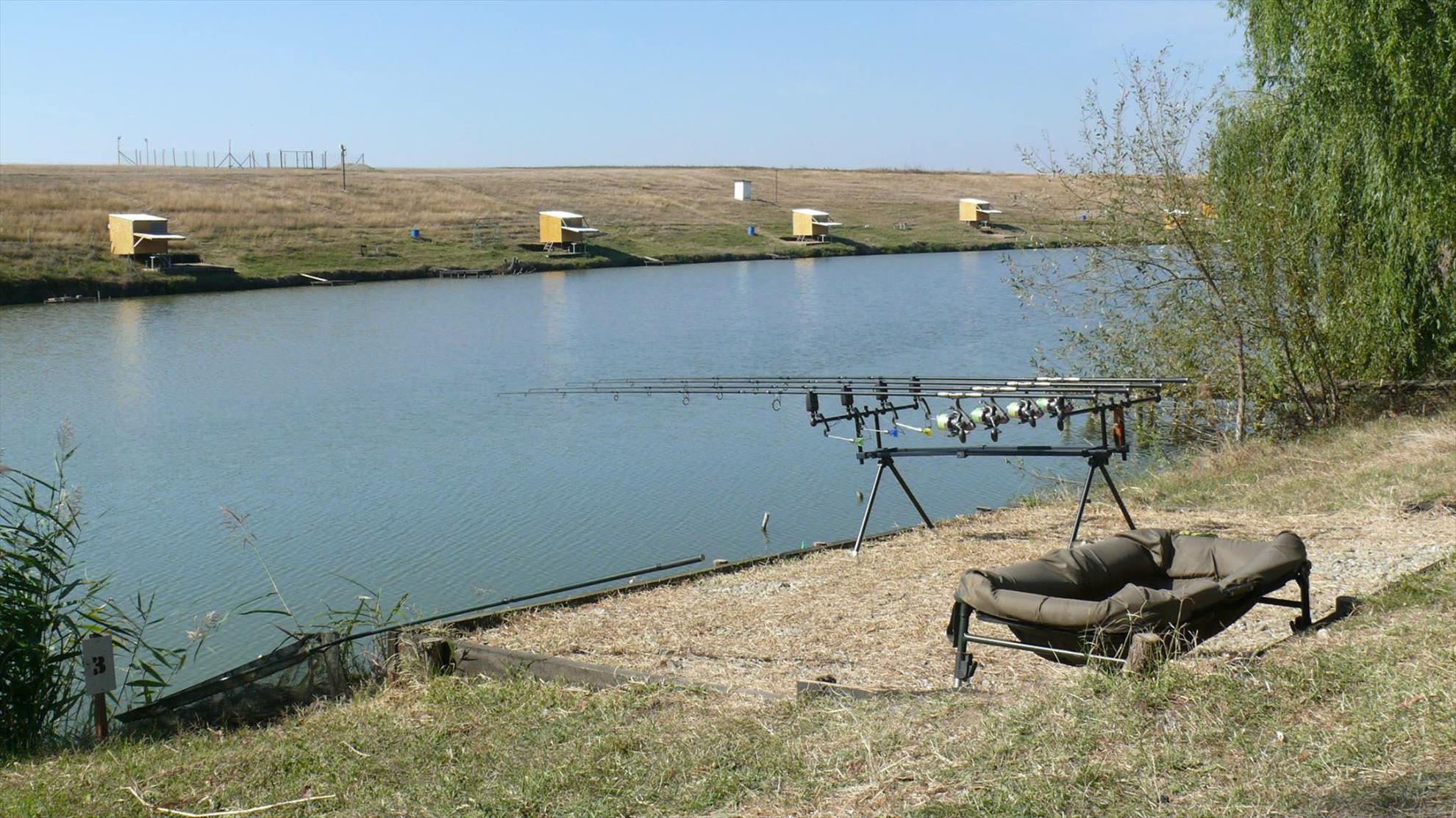 Candeasca, bazinul 1, cabana 3 - lansete.jpg