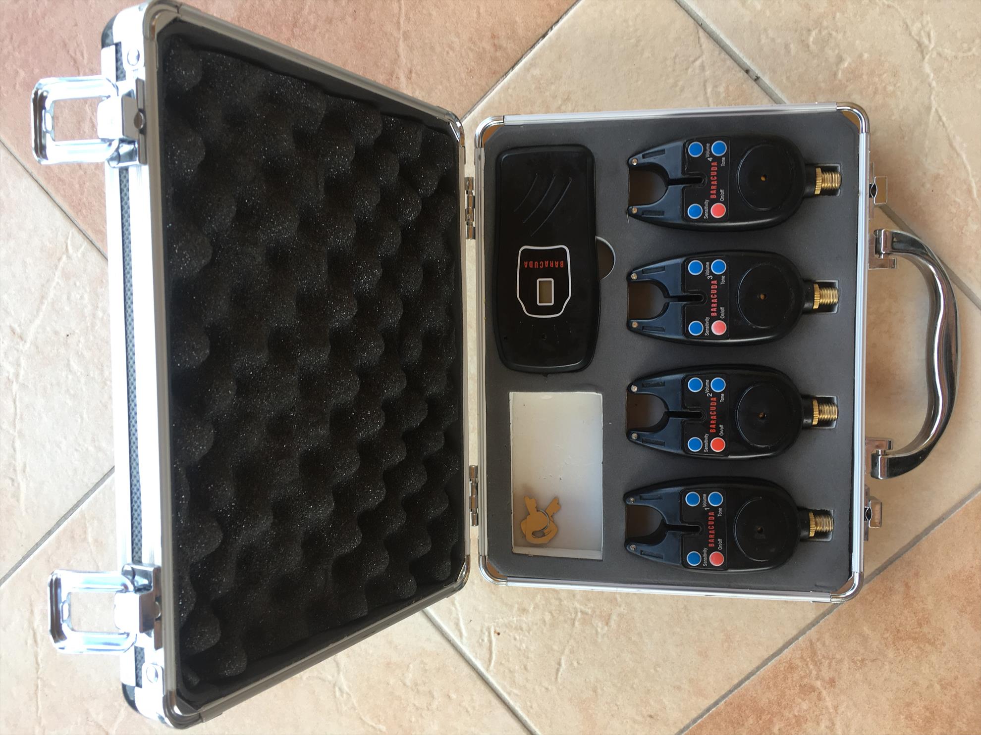  - Senzorul nr.4 transmite semnalul la statie , aprinde ledurile dar are momente cand nu suna decat in statie