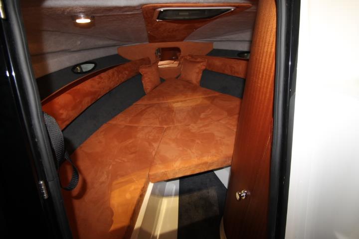  - Viper 243, cabina cu patul extins