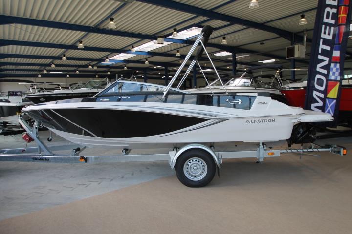  - glastron-gt-185-black-ext-swimpl-11.JPG