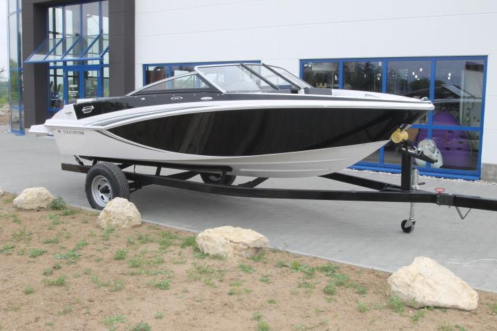  - glastron-gt-185-black-ext-swimpl-5.JPG