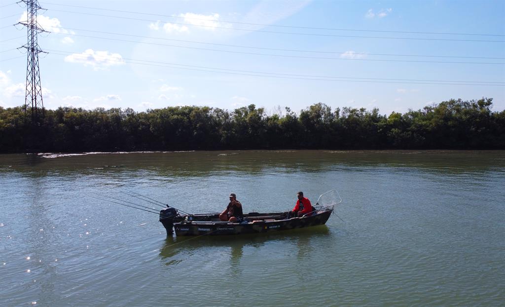 pescuit din barca in delta dunarii