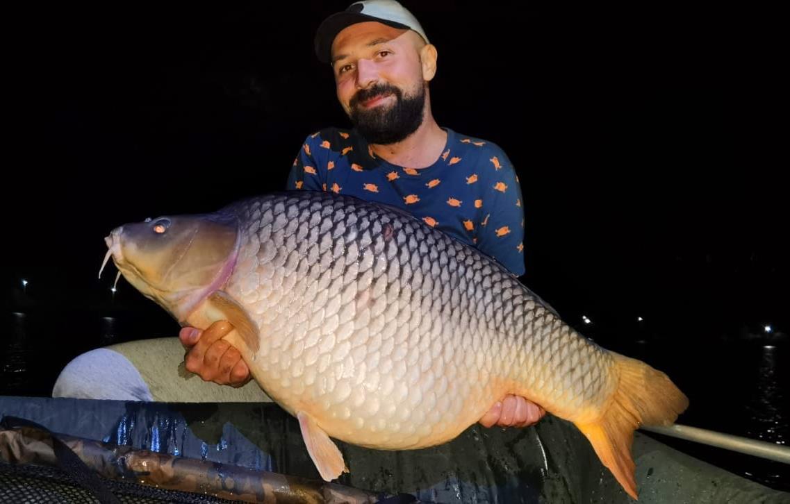 Pescarul Horia Anton cu un crap de 25.6kg prins pe MV2, record personal