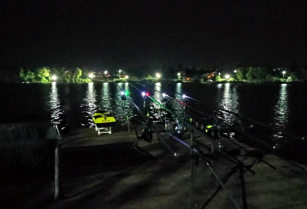 rodpod cu 4 lansete, noaptea pe lacul Moara Vlasiei 2