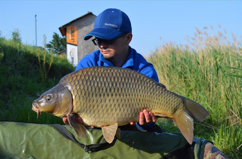 Ionut Constantinescu cu un ciortan prins pe un canal