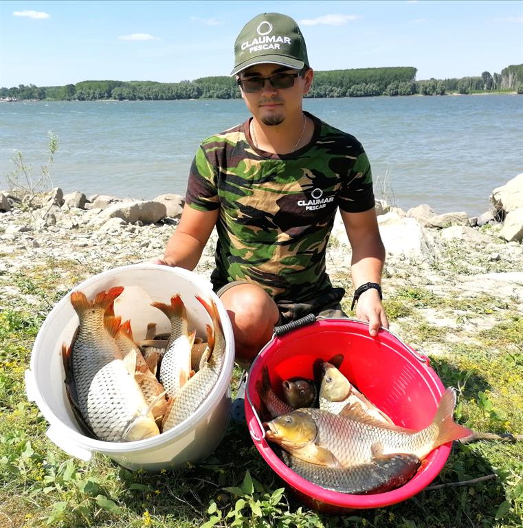 Multi pesti capturati de Ionut Constantinescu pescuind la feeder