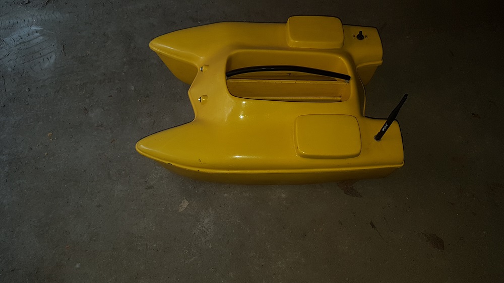 Barcuta de nadit tip catamaran cu 2 cuve cu golire individuala