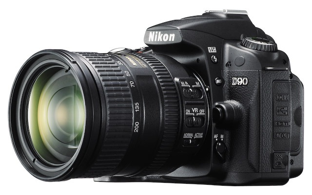Nikon_D90_Kit_18_200_Black_28893.jpg