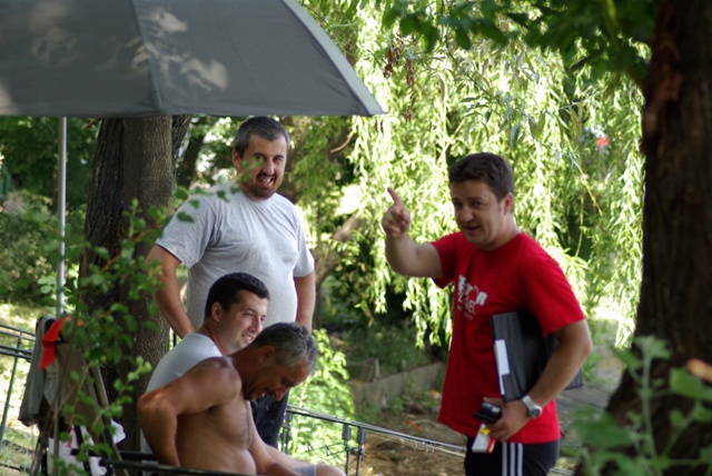 arbitrul in vizita la castigatori.JPG