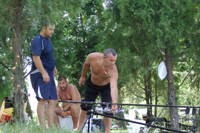 chiar vrea sa prinda peste.JPG