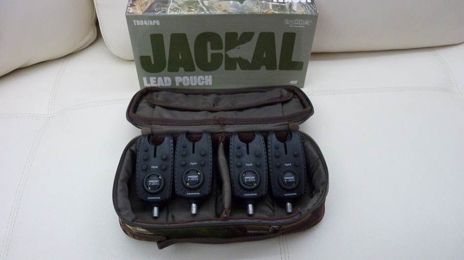 TRAKKER JACKAL LEAD POUCH