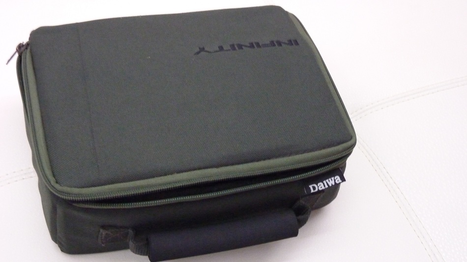 BORSETA DAIWA INFINITY