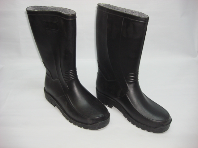 32. Cisme din cauciuc negre marimi de la 39 la 46, noi = 25lei