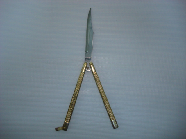 57. Cutit cu doua manere auriu = 30lei