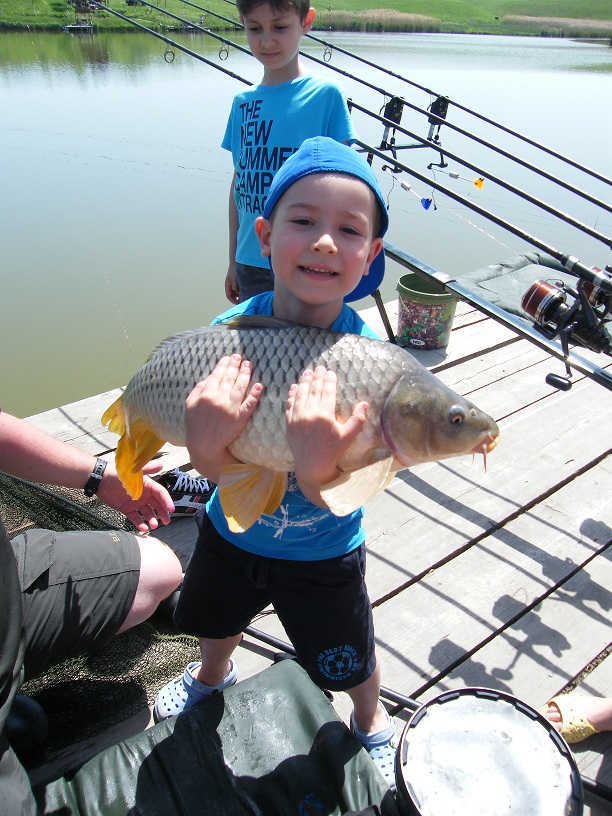 pescuit teslui 1 mai 001.JPG