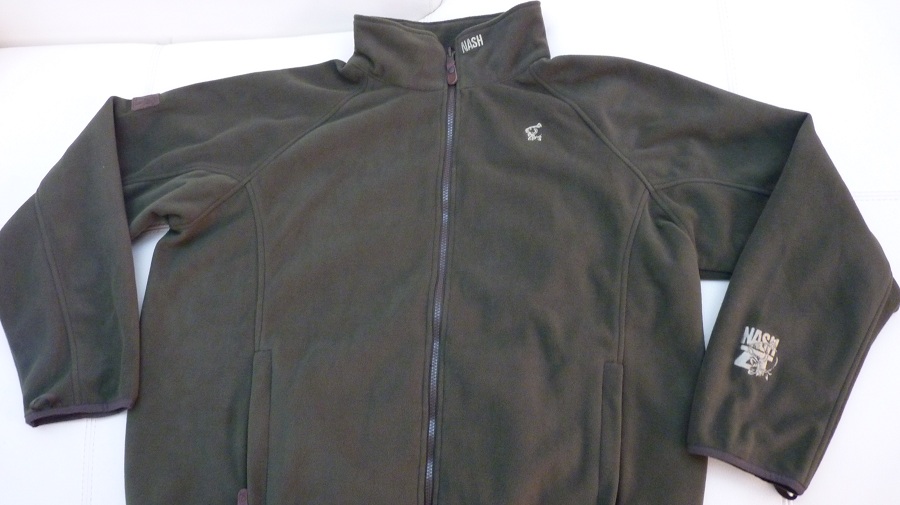 HANORACUL ESTE IMPERMEABIL 3000mm SI RESPIRABIL 3000ml/mp/24h <br />WINDPROOF