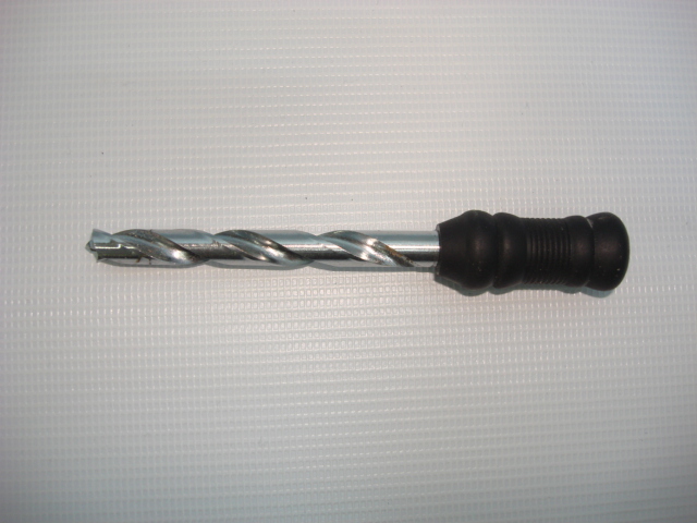 8. Burghiu de 8mm pentru introducerea in boilies a Batonului din material flotant 8mm = 10lei