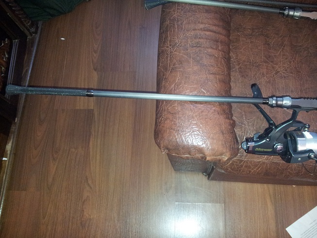 manerul este imbracat intr-o panza rezistenta