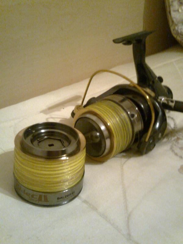doi tamburi metalici, cu buza titanizata; capacitate 490 de metri de 0,30 mm; wormshaft, aseaza firul impecabil