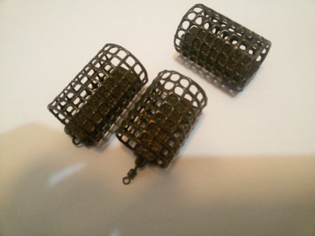 cosulete feeder rau.jpg