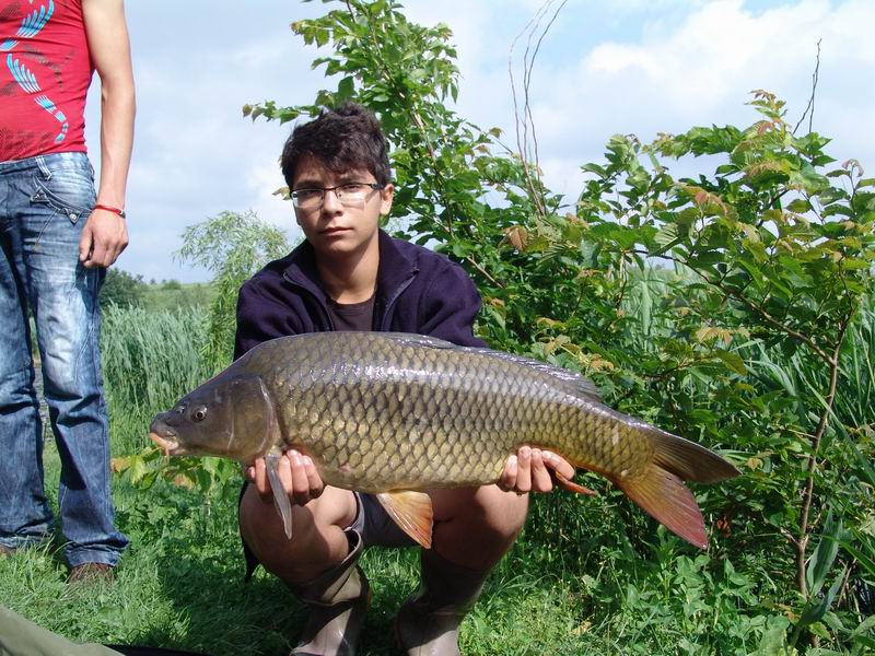 Mitricoaia Gabriel - tinere sperante in carpfishingul romanesc , pe standul Vernescu Stanga